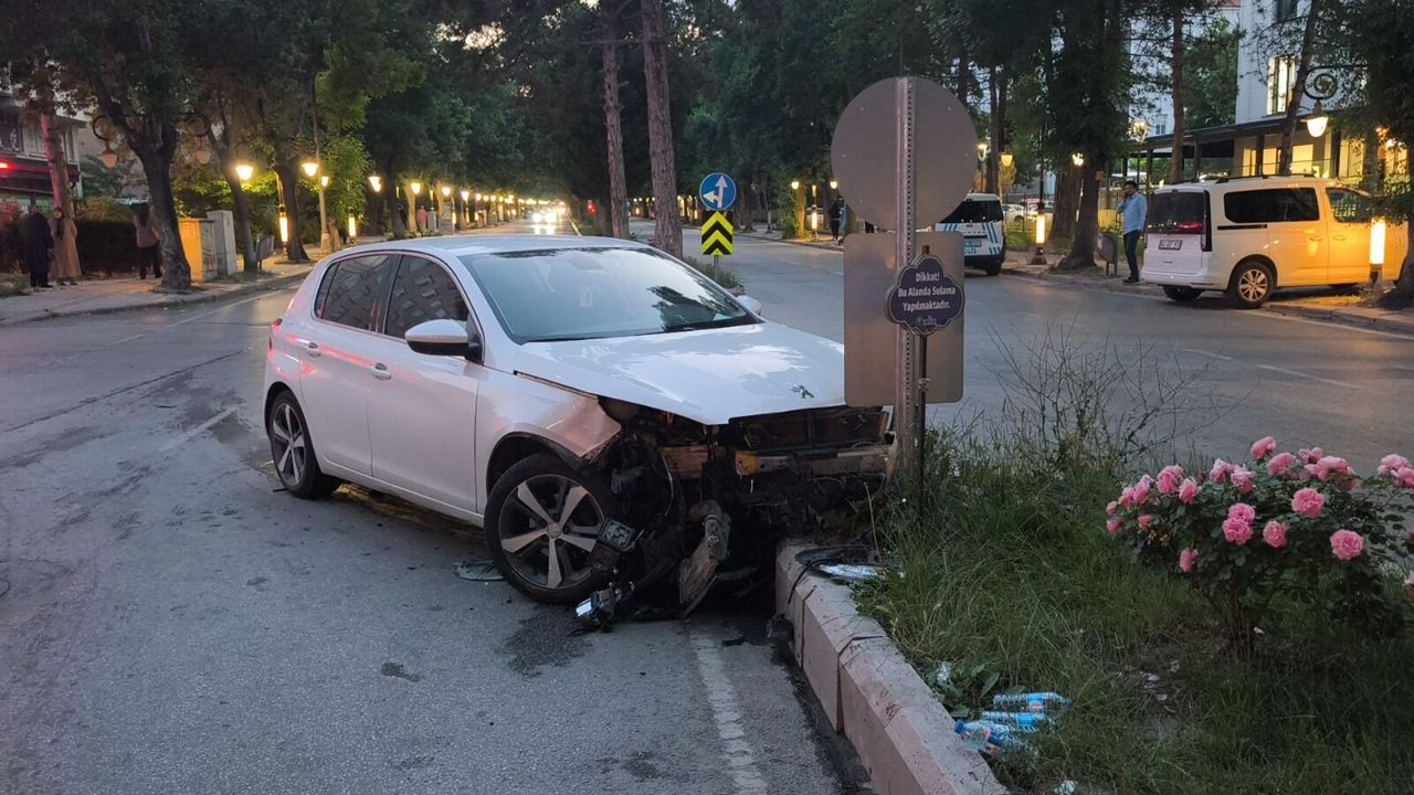 Kütahya’da üç araçlı zincirleme trafik kazası, yaralılar var