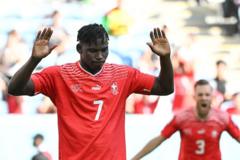 Neden daha çok futbolcu doğdukları ülkenin formasını giymiyor?