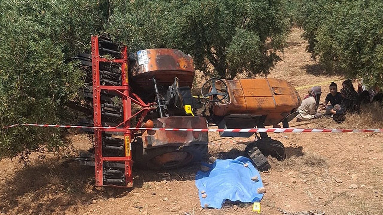 Manisa'da devrilen traktörün sürücüsü hayatını kaybetti
