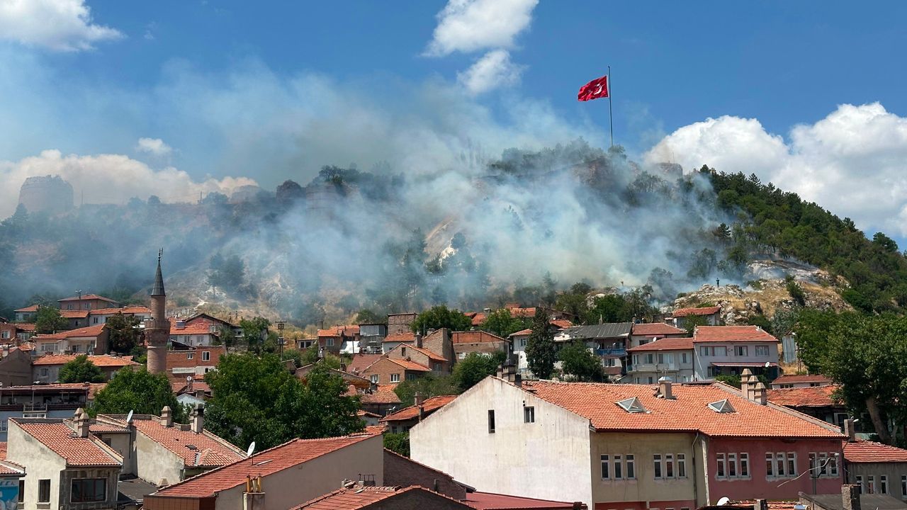 Tarihi Kütahya Kalesi’nde yangın