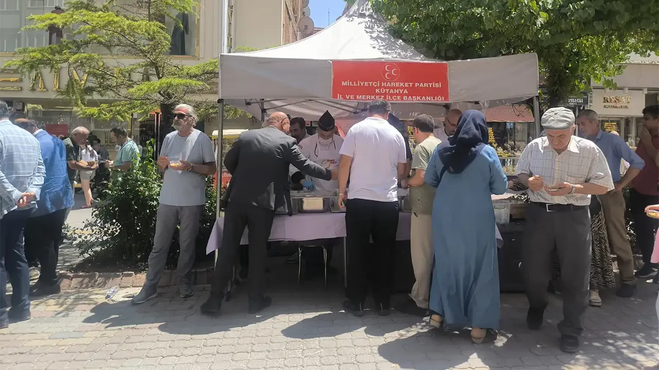 MHP Kütahya İl Başkanlığı'ndan aşure ikramı