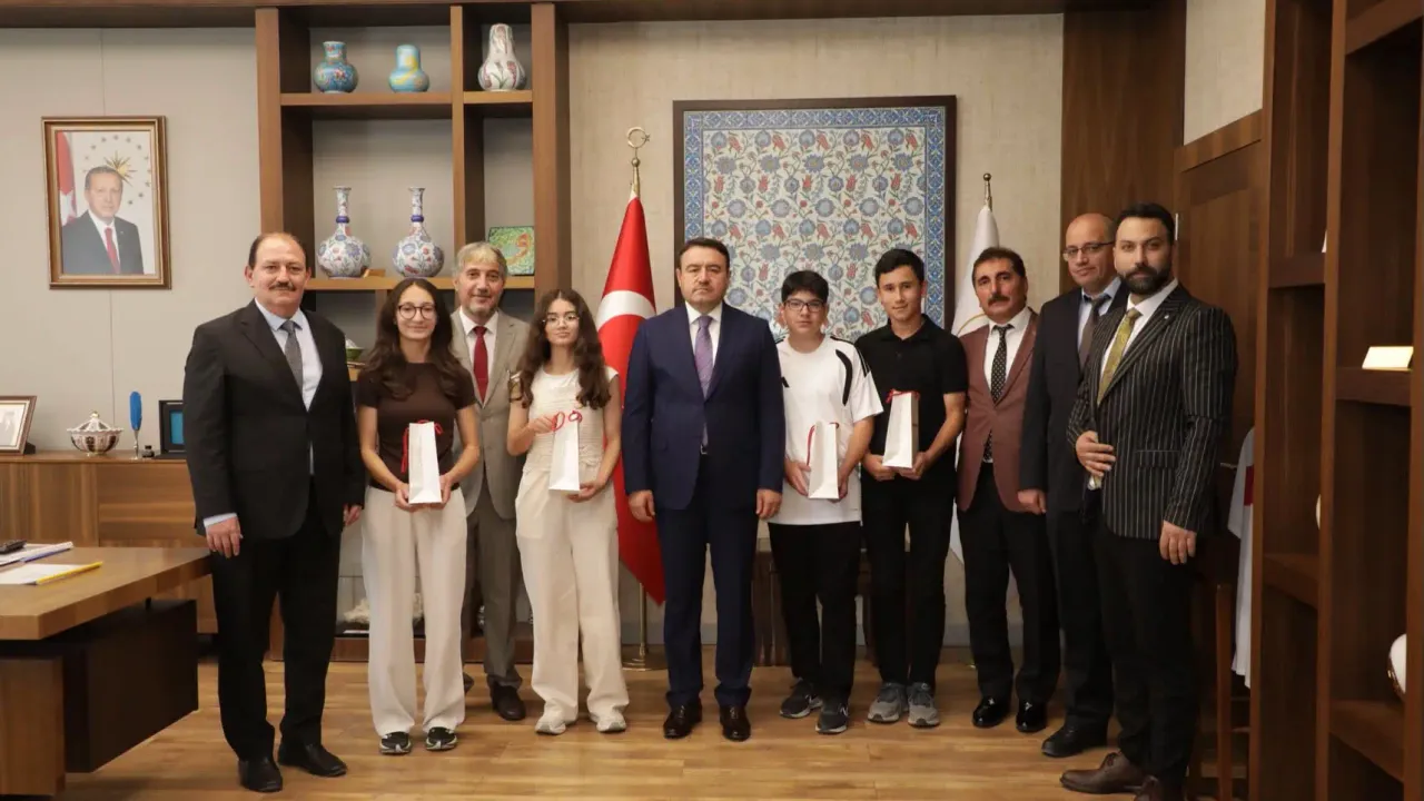 Kütahya Valisi Işın, LGS şampiyonlarını ağırladı