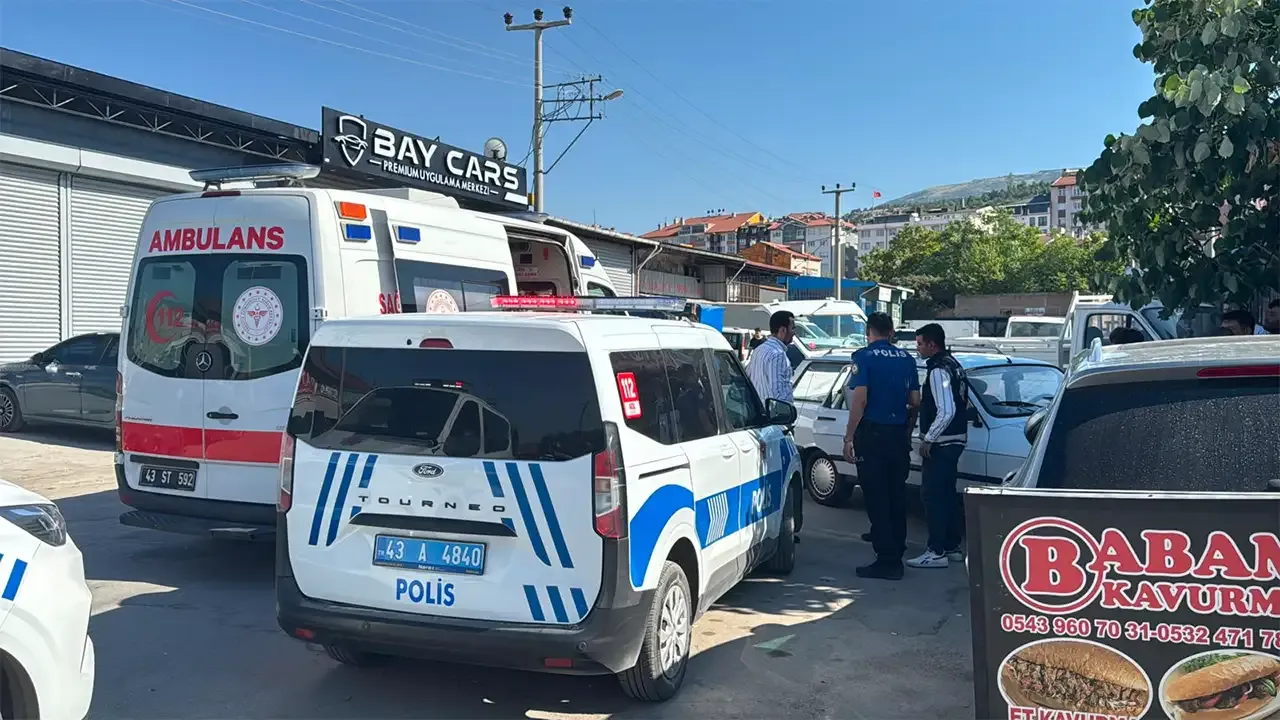 Kütahya'da bıçaklanan genç hastaneye kaldırıldı
