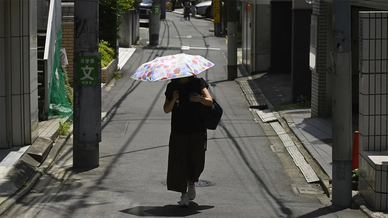 Japonya'da ilk kez "acımasız sıcak gün" uyarısı yapıldı
