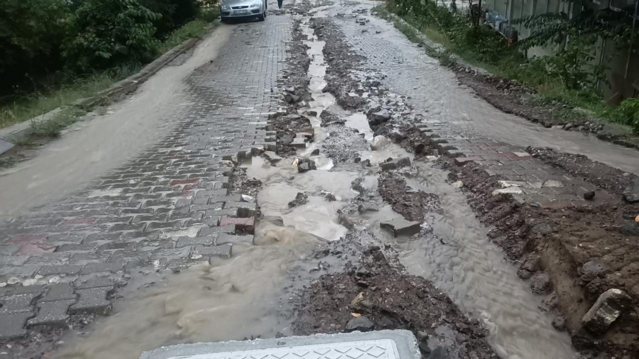 Kastamonu'da sağanak hayatı olumsuz etkiledi