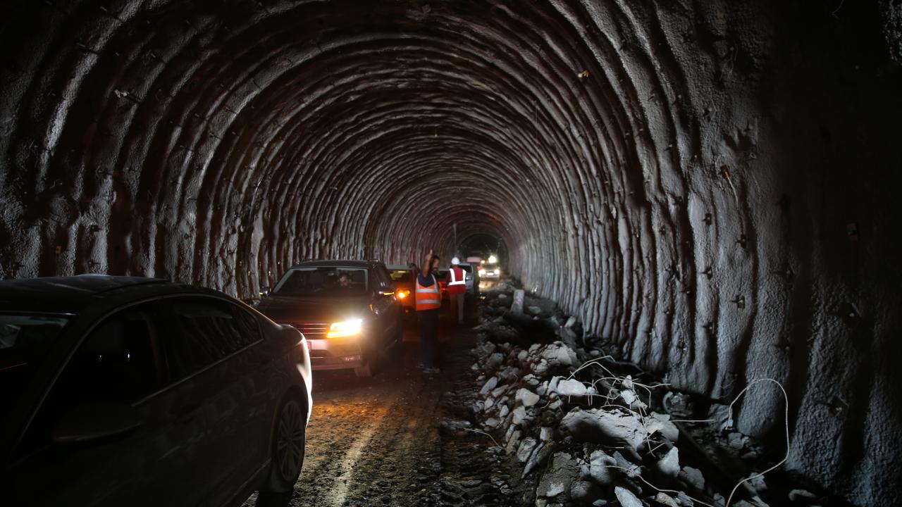 Tatvan Çevre Yolu'nun gelecek yıl tamamlanması hedefleniyor