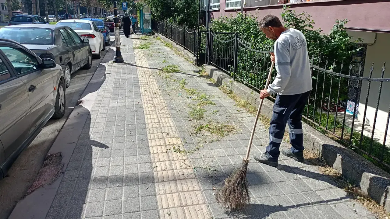 Kütahya'da Yıldırım Beyazıt Mahallesi'nde temizlik çalışması