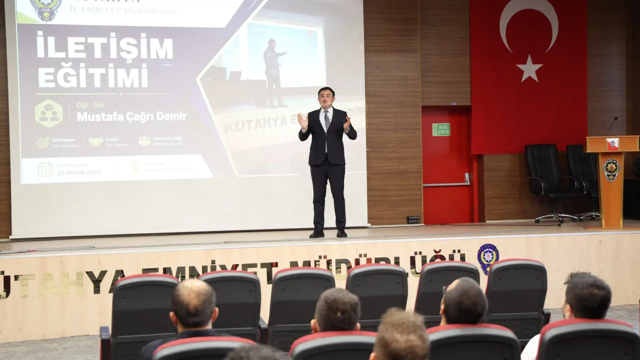 Kütahya’da polislere etkili iletişim eğitimleri sürüyor