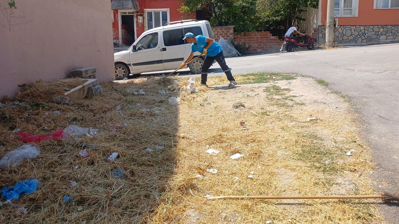 Kütahya’da temizlik ve ot biçme çalışmaları devam ediyor