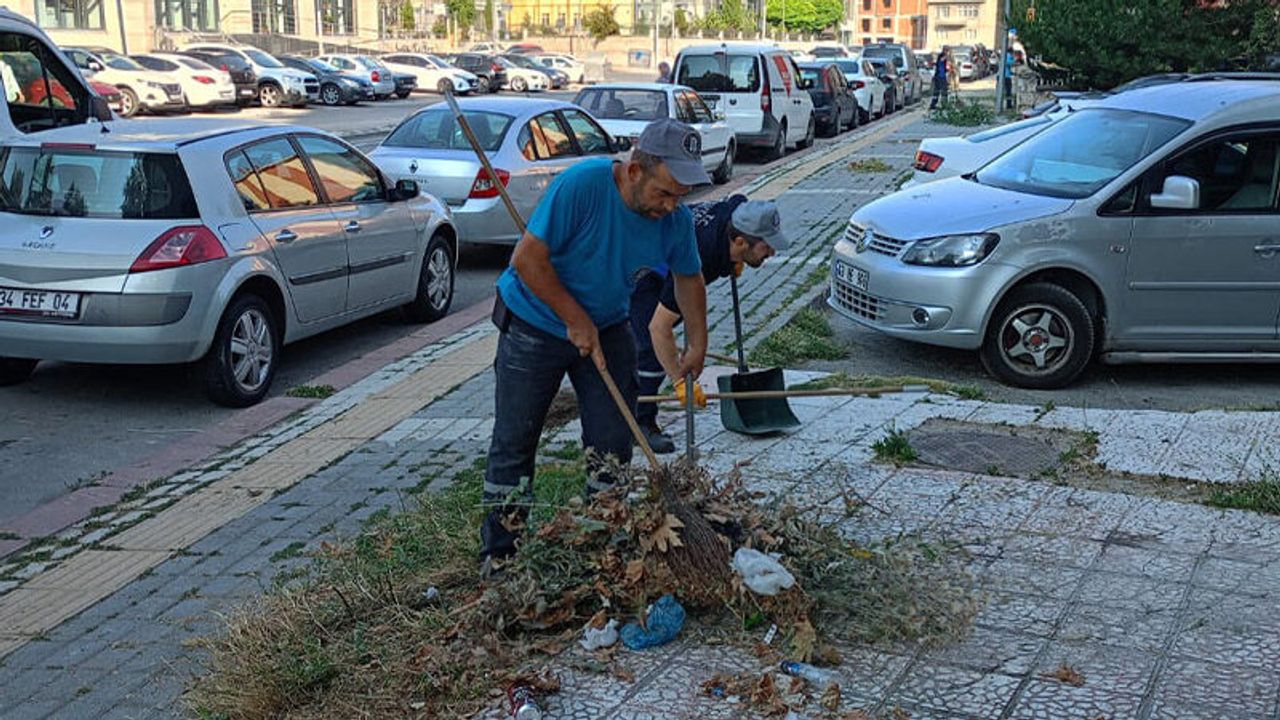 Kütahya’da kaldırımlar temizleniyor