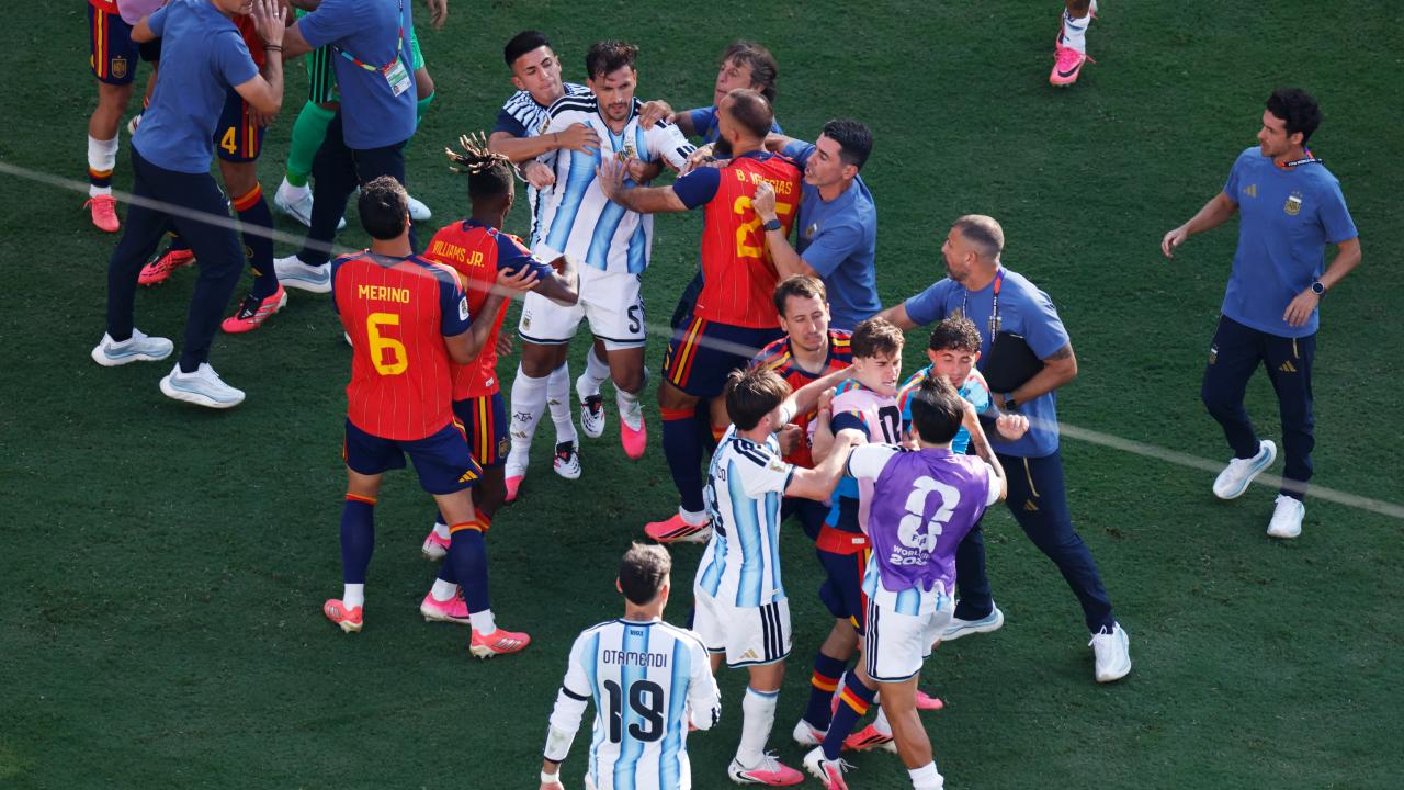 FIFA Dünya Kupası finaline ceza yağdırdı