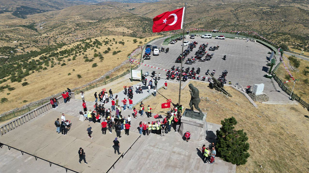 Afyonkarahisar'da "Zafer Sürüşü" düzenlendi