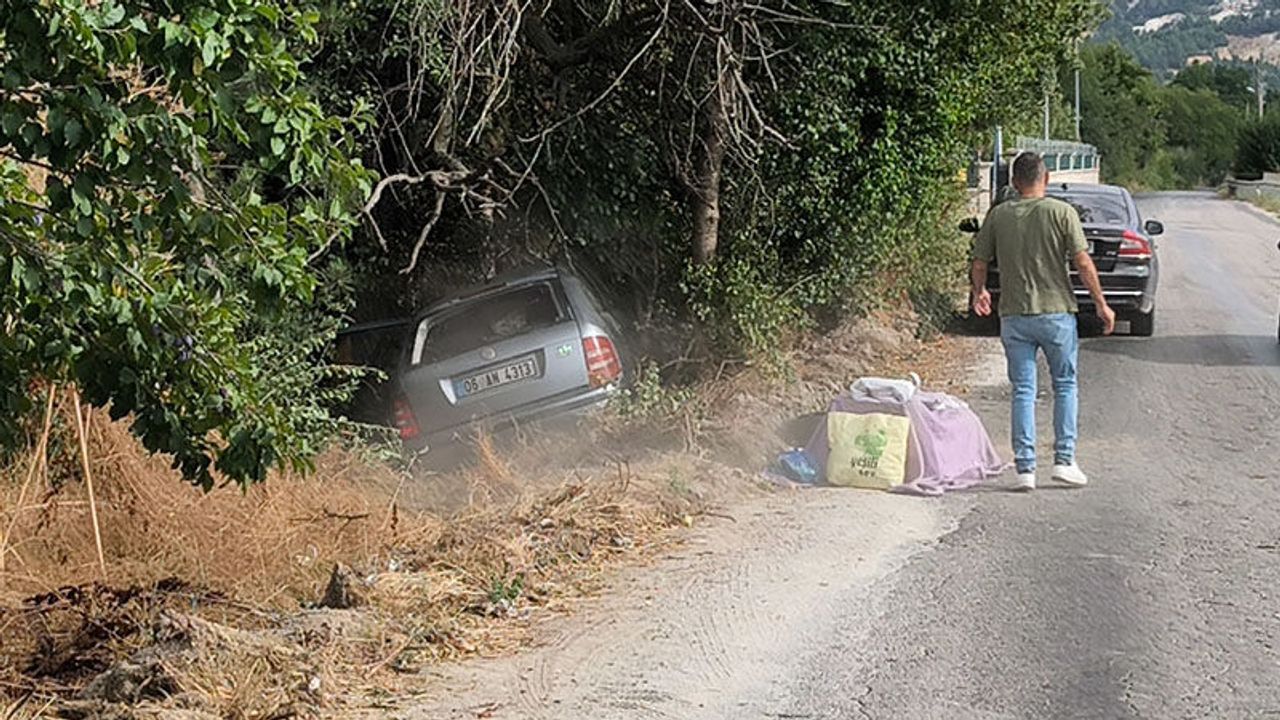 Kütahya'da otomobil ağaçlık alana çarptı, sürücü yaralı