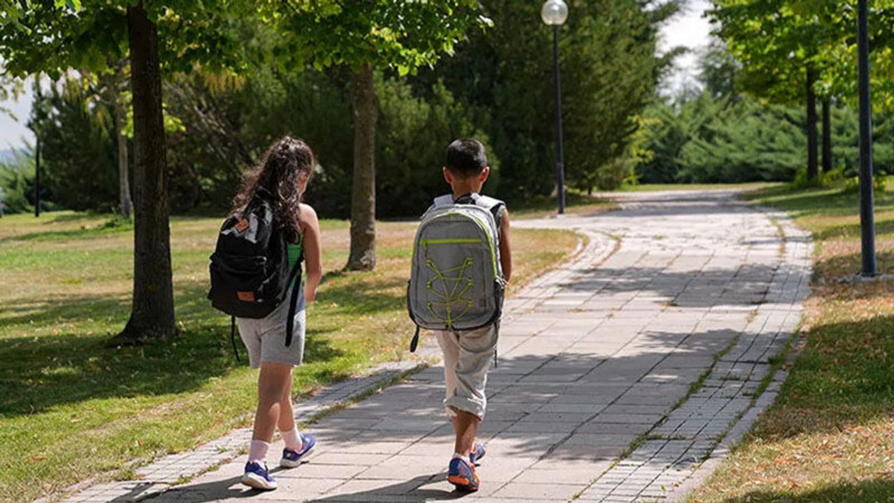Ağır okul çantası çocukların sağlığını tehdit ediyor